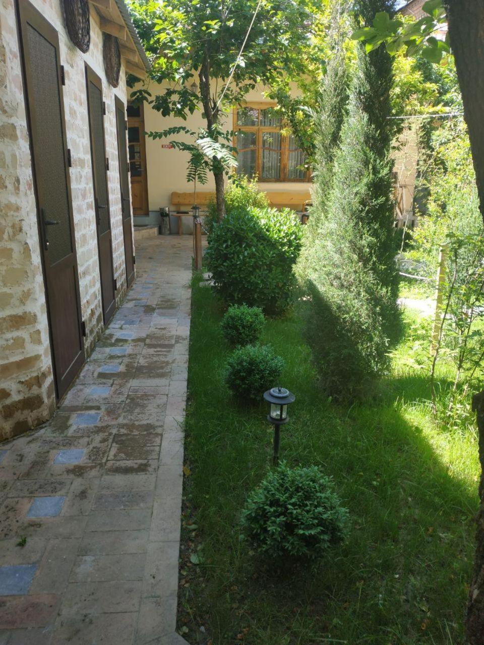 Sim Sim Hostel & Guest House Near The Church Semerkant Dış mekan fotoğraf