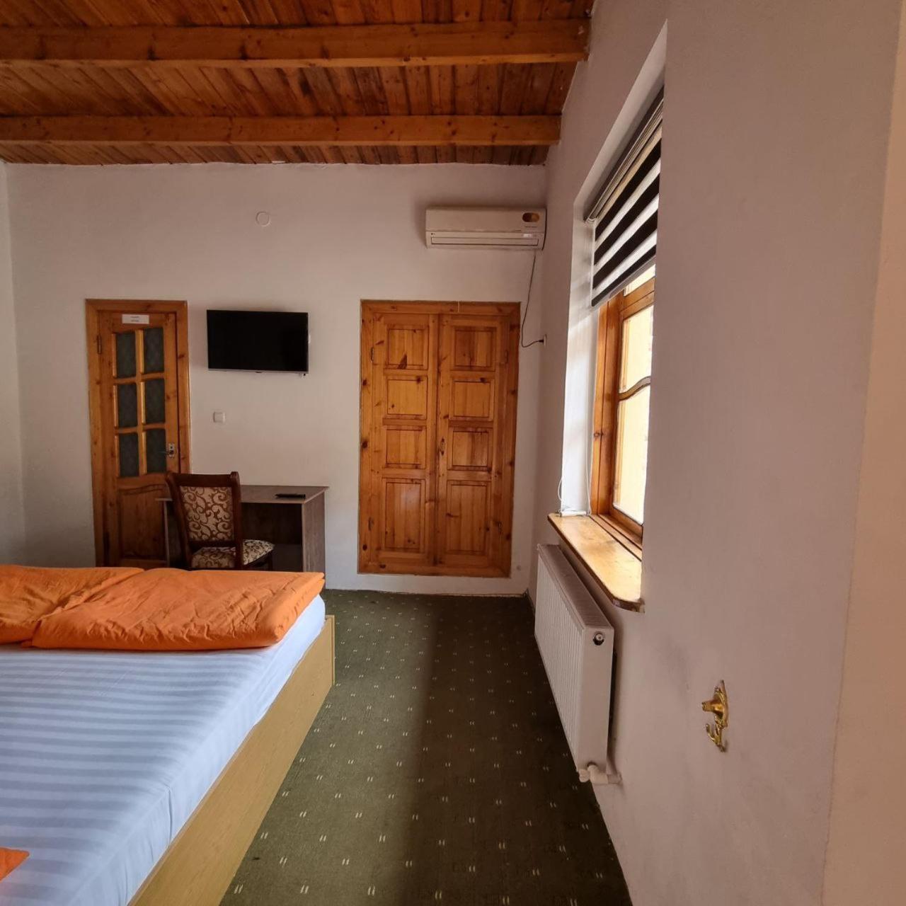 Sim Sim Hostel & Guest House Near The Church Semerkant Dış mekan fotoğraf