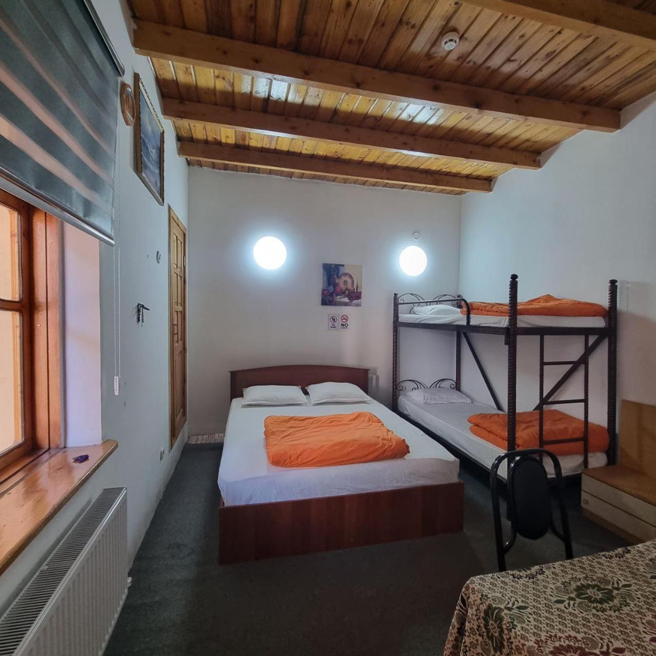 Sim Sim Hostel & Guest House Near The Church Semerkant Dış mekan fotoğraf
