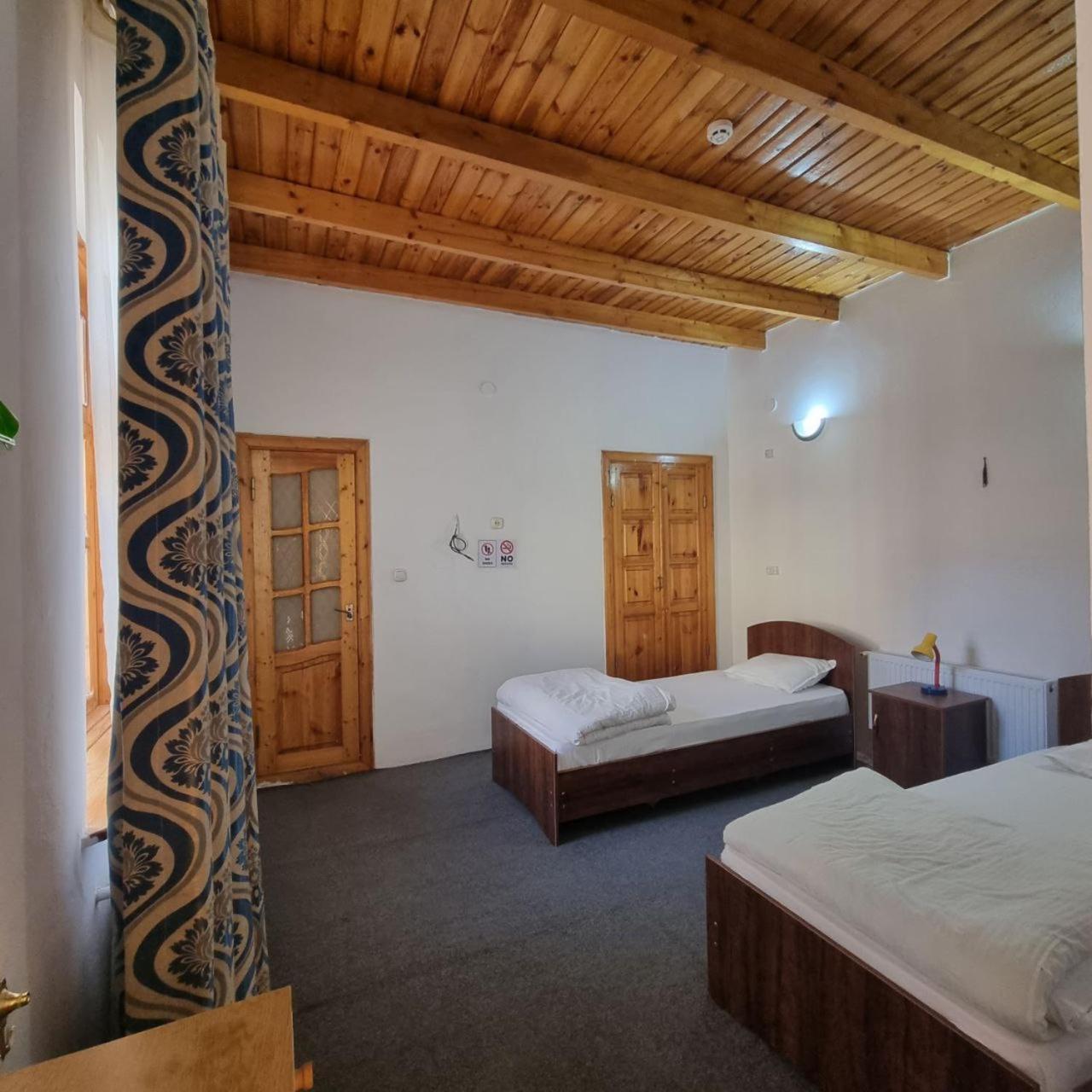 Sim Sim Hostel & Guest House Near The Church Semerkant Dış mekan fotoğraf
