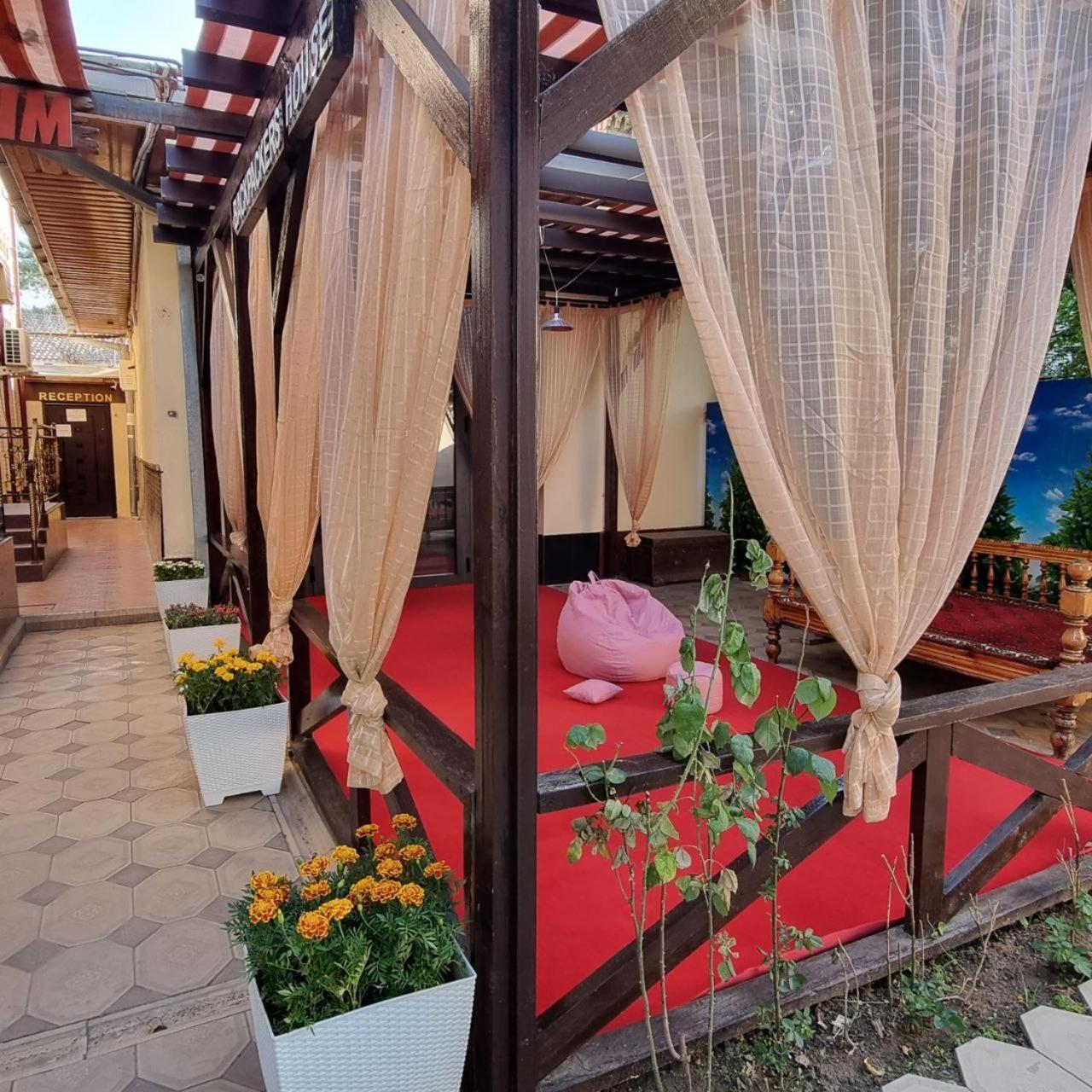 Sim Sim Hostel & Guest House Near The Church Semerkant Dış mekan fotoğraf