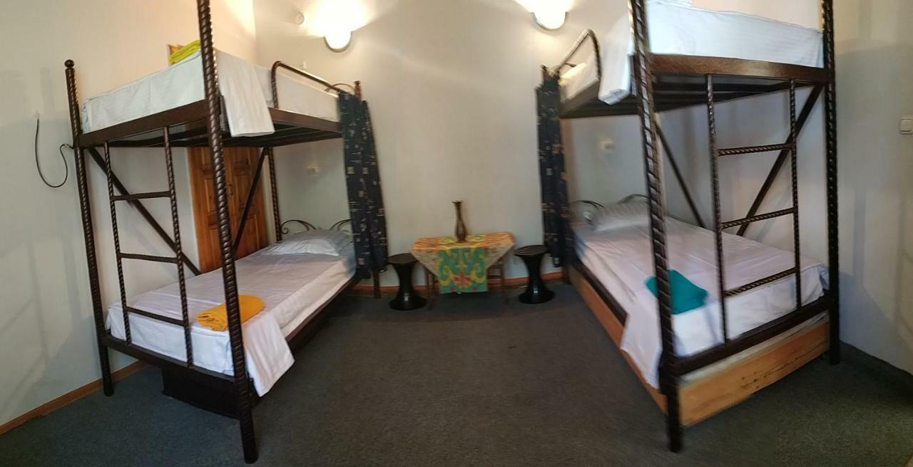 Sim Sim Hostel & Guest House Near The Church Semerkant Dış mekan fotoğraf